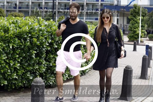 Amsterdam Schiphol 7 juli 2016
Sylvia Geersen voor het eerst met haar man Rogelio Castro Martinez in Nederland.