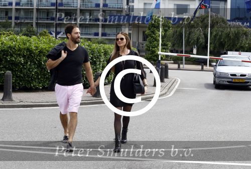 Amsterdam Schiphol 7 juli 2016
Sylvia Geersen voor het eerst met haar man Rogelio Castro Martinez in Nederland.