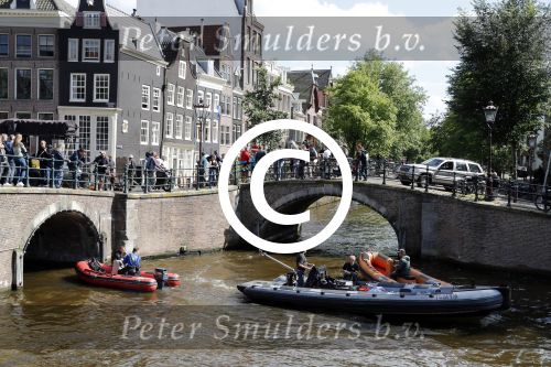 Amsterdam 11 juli 2016
Opnames the hitmans bodyguard met Samuel L Jackson. Ook een look a like van Samuel speelt mee. Opnames vomnden plaats op de grachten van amsterdam.