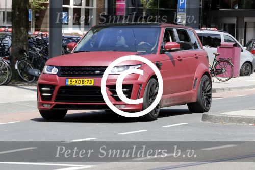 Amsterdam 6 juli 2016 
Tonny Vilhena in zijn range rover sport aan het winkelen in amsterdam zuid