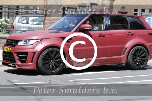 Amsterdam 6 juli 2016 
Tonny Vilhena in zijn range rover sport aan het winkelen in amsterdam zuid