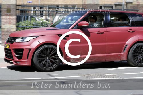 Amsterdam 6 juli 2016 
Tonny Vilhena in zijn range rover sport aan het winkelen in amsterdam zuid