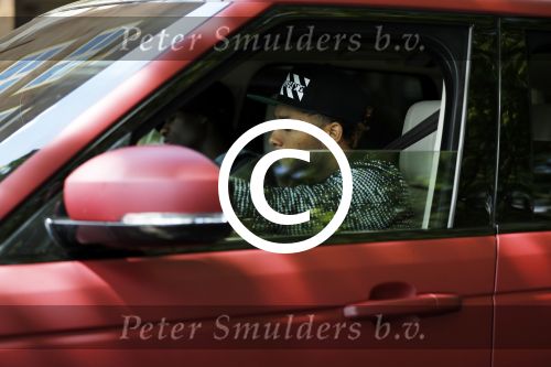 Amsterdam 6 juli 2016 
Tonny Vilhena in zijn range rover sport aan het winkelen in amsterdam zuid