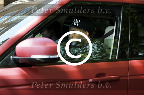 Amsterdam 6 juli 2016 
Tonny Vilhena in zijn range rover sport aan het winkelen in amsterdam zuid