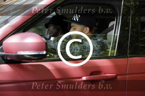 Amsterdam 6 juli 2016 
Tonny Vilhena in zijn range rover sport aan het winkelen in amsterdam zuid