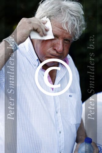 Wijchen 20 juli 2017
Willibrorf Frequin loopt de 100e vierdaagse van Nijmegen. Zijn vriendin Gesina stond naast de kant met drank en hapjes. Willibrord moest met veel fans op de foto. dag 2