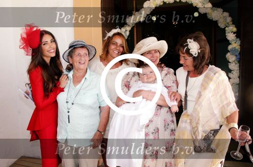 ibiza 2 juli 2016
Doop Xess Xava in dezelfde kerk waar Yolanthe vroeger gedoopt is.
Wesley Sneijder Yolanthe  haar zussen en de moeders zijn natuurlijk aanwezig.