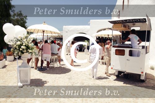 ibiza 2 juli 2016
Doop Xess Xava in dezelfde kerk waar Yolanthe vroeger gedoopt is.
Wesley Sneijder Yolanthe  haar zussen en de moeders zijn natuurlijk aanwezig.