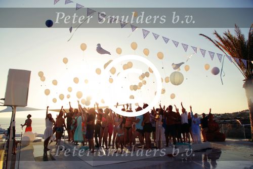 ibiza 2 juli 2016
Doop Xess Xava in dezelfde kerk waar Yolanthe vroeger gedoopt is.
Wesley Sneijder Yolanthe  haar zussen en de moeders zijn natuurlijk aanwezig.