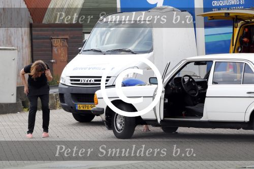 Amsterdam 15 juli 2016
Isa Hoes heeft problemen met haar auto/mercedes en wordt geholpen door de ANWB