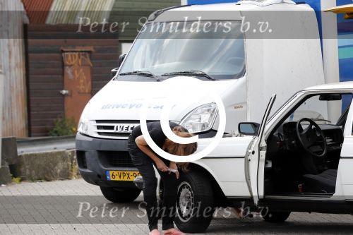 Amsterdam 15 juli 2016
Isa Hoes heeft problemen met haar auto/mercedes en wordt geholpen door de ANWB