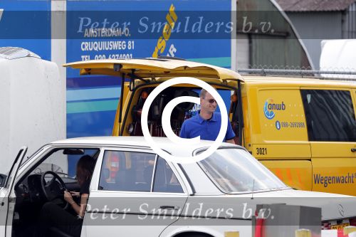 Amsterdam 15 juli 2016
Isa Hoes heeft problemen met haar auto/mercedes en wordt geholpen door de ANWB