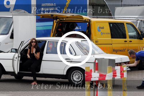 Amsterdam 15 juli 2016
Isa Hoes heeft problemen met haar auto/mercedes en wordt geholpen door de ANWB