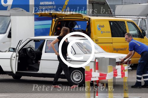 Amsterdam 15 juli 2016
Isa Hoes heeft problemen met haar auto/mercedes en wordt geholpen door de ANWB