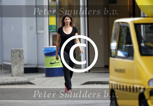 Amsterdam 15 juli 2016
Isa Hoes heeft problemen met haar auto/mercedes en wordt geholpen door de ANWB