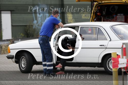 Amsterdam 15 juli 2016
Isa Hoes heeft problemen met haar auto/mercedes en wordt geholpen door de ANWB