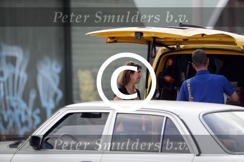 Amsterdam 15 juli 2016
Isa Hoes heeft problemen met haar auto/mercedes en wordt geholpen door de ANWB