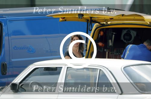 Amsterdam 15 juli 2016
Isa Hoes heeft problemen met haar auto/mercedes en wordt geholpen door de ANWB