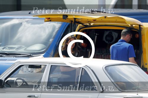 Amsterdam 15 juli 2016
Isa Hoes heeft problemen met haar auto/mercedes en wordt geholpen door de ANWB