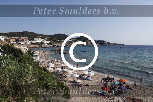 ibiza 23 juni 2017
Opening restarant club Xaxa van EWesley Sneijder en zijn vrouw Yolanthe Sneijder Cabau op eht strand van Cala Tarida.