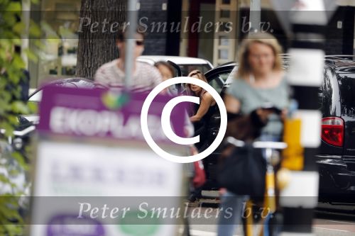 Amsterdam 27 juni 2017
Candy Dulfer op terras met vriendinnen