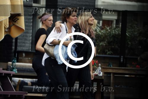 Amsterdam 27 juni 2017
Candy Dulfer op terras met vriendinnen