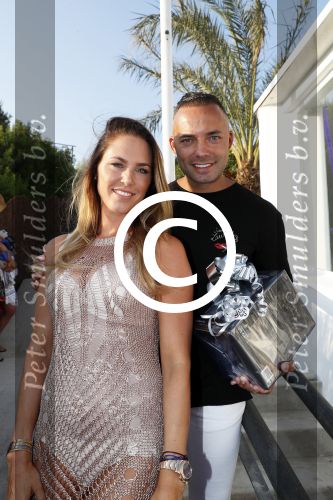 ibiza 23 juni 2017
Opening restarant club Xaxa van EWesley Sneijder en zijn vrouw Yolanthe Sneijder Cabau op eht strand van Cala Tarida. Demy de Zeeuw met vriendin