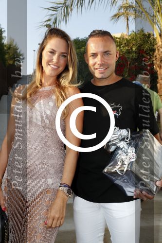 ibiza 23 juni 2017
Opening restarant club Xaxa van EWesley Sneijder en zijn vrouw Yolanthe Sneijder Cabau op eht strand van Cala Tarida. Demy de Zeeuw met vriendin Danielle