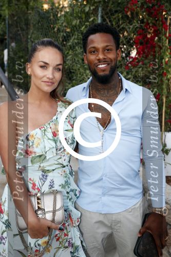 ibiza 23 juni 2017
Opening restarant club Xaxa van EWesley Sneijder en zijn vrouw Yolanthe Sneijder Cabau op eht strand van Cala Tarida. Jeremain Lens met zijn familie