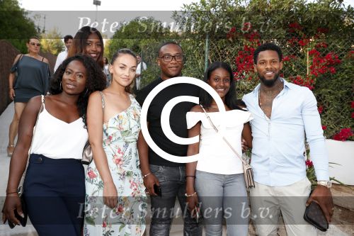 ibiza 23 juni 2017
Opening restarant club Xaxa van EWesley Sneijder en zijn vrouw Yolanthe Sneijder Cabau op eht strand van Cala Tarida. Jeremain Lens met vriendin Daisy en familie