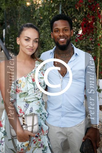 ibiza 23 juni 2017
Opening restarant club Xaxa van EWesley Sneijder en zijn vrouw Yolanthe Sneijder Cabau op eht strand van Cala Tarida. Jeremain Lens met vriendin Daisy en familie