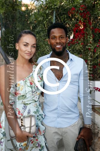 ibiza 23 juni 2017
Opening restarant club Xaxa van EWesley Sneijder en zijn vrouw Yolanthe Sneijder Cabau op eht strand van Cala Tarida. Jeremain Lens met vriendin Daisy en familie