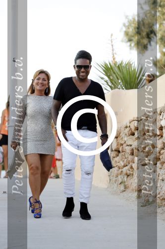 ibiza 23 juni 2017
Opening restarant club Xaxa van EWesley Sneijder en zijn vrouw Yolanthe Sneijder Cabau op eht strand van Cala Tarida.