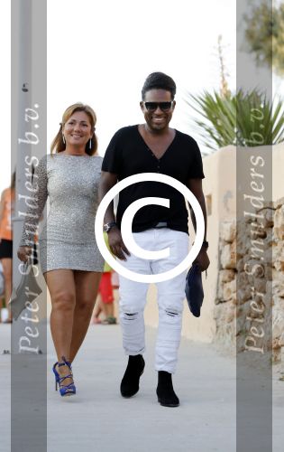 ibiza 23 juni 2017
Opening restarant club Xaxa van EWesley Sneijder en zijn vrouw Yolanthe Sneijder Cabau op eht strand van Cala Tarida.