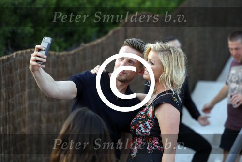 ibiza 23 juni 2017
Opening restarant club Xaxa van EWesley Sneijder en zijn vrouw Yolanthe Sneijder Cabau op eht strand van Cala Tarida. Koos v Plateringen en Bridget Maasland