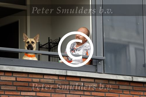 Scheveningen 29 juni 2017
Michael v d Plas in hetb huis van zijn zus. Zijn buurman met hond