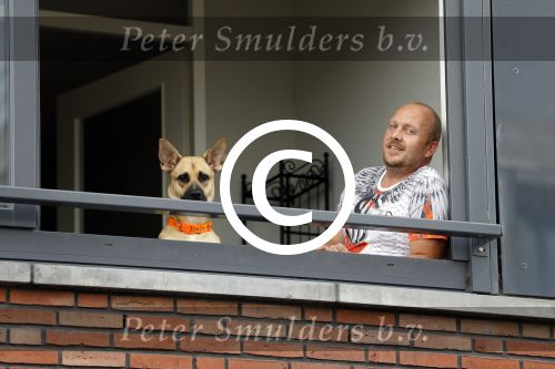 Scheveningen 29 juni 2017
Michael v d Plas in hetb huis van zijn zus. Zijn buurman met hond
