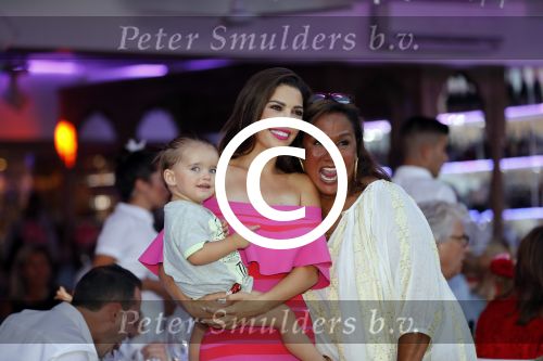 ibiza 23 juni 2017
Opening restarant club Xaxa van EWesley Sneijder en zijn vrouw Yolanthe Sneijder Cabau op eht strand van Cala Tarida.. yolanthe met zoon Xess Xava en Patty Brard