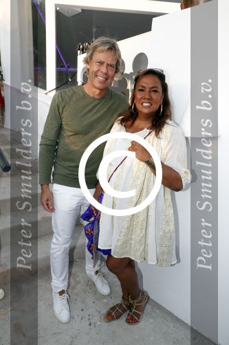 ibiza 23 juni 2017
Opening restarant club Xaxa van EWesley Sneijder en zijn vrouw Yolanthe Sneijder Cabau op eht strand van Cala Tarida. Patty Brard met man Antoine
