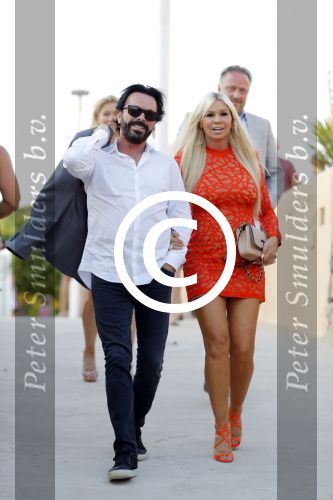 ibiza 23 juni 2017
Opening restarant club Xaxa van EWesley Sneijder en zijn vrouw Yolanthe Sneijder Cabau op eht strand van Cala Tarida. Peter v Merksteijn met vriendin