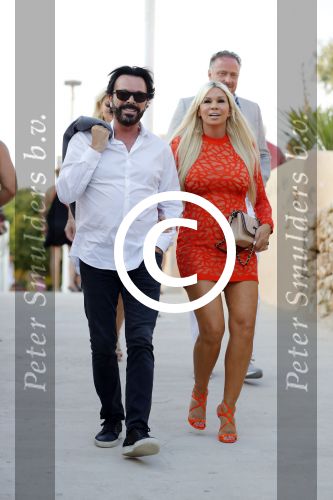 ibiza 23 juni 2017
Opening restarant club Xaxa van EWesley Sneijder en zijn vrouw Yolanthe Sneijder Cabau op eht strand van Cala Tarida. Peter v Merksteijn met vriendin