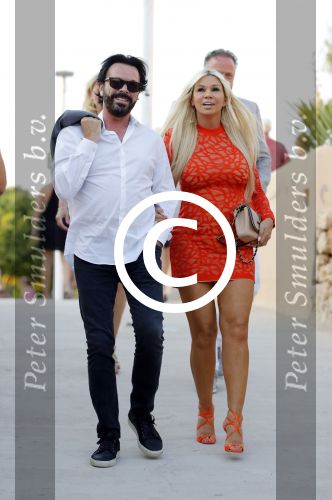 ibiza 23 juni 2017
Opening restarant club Xaxa van EWesley Sneijder en zijn vrouw Yolanthe Sneijder Cabau op eht strand van Cala Tarida. Peter v Merksteijn met vriendin