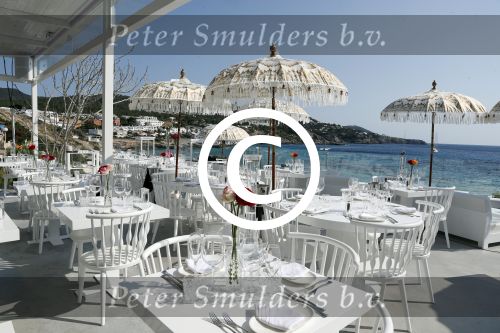 ibiza 23 juni 2017
Opening restarant club Xaxa van EWesley Sneijder en zijn vrouw Yolanthe Sneijder Cabau op eht strand van Cala Tarida.