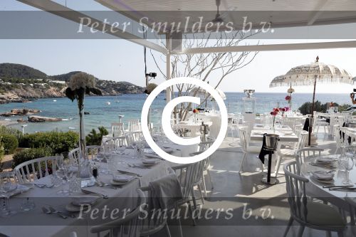 ibiza 23 juni 2017
Opening restarant club Xaxa van EWesley Sneijder en zijn vrouw Yolanthe Sneijder Cabau op eht strand van Cala Tarida.