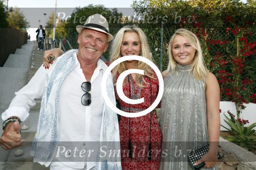 ibiza 23 juni 2017
Opening restarant club Xaxa van EWesley Sneijder en zijn vrouw Yolanthe Sneijder Cabau op eht strand van Cala Tarida. Sonja Bakker en haar man Jan Reus