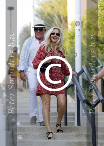 ibiza 23 juni 2017
Opening restarant club Xaxa van EWesley Sneijder en zijn vrouw Yolanthe Sneijder Cabau op eht strand van Cala Tarida. Sonja Bakker en haar man Jan Reus
