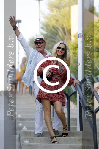 ibiza 23 juni 2017
Opening restarant club Xaxa van EWesley Sneijder en zijn vrouw Yolanthe Sneijder Cabau op eht strand van Cala Tarida. Sonja Bakker en haar man Jan Reus