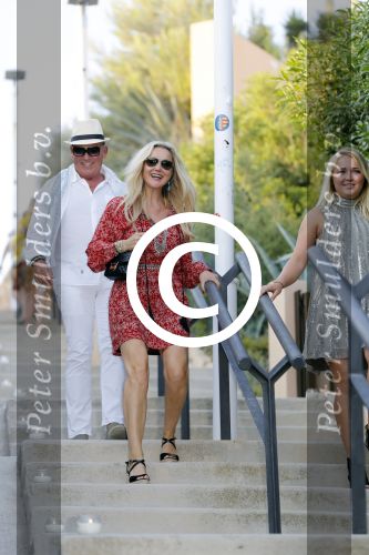ibiza 23 juni 2017
Opening restarant club Xaxa van EWesley Sneijder en zijn vrouw Yolanthe Sneijder Cabau op eht strand van Cala Tarida. Sonja Bakker en haar man Jan Reus