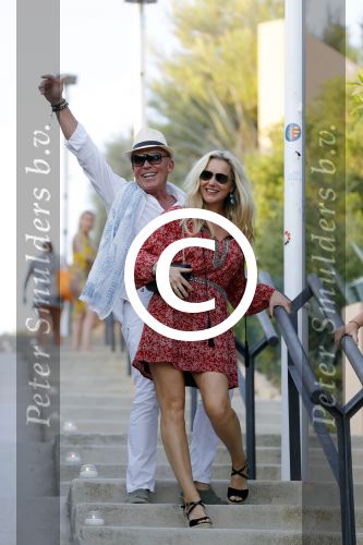ibiza 23 juni 2017
Opening restarant club Xaxa van EWesley Sneijder en zijn vrouw Yolanthe Sneijder Cabau op eht strand van Cala Tarida. Sonja Bakker en haar man Jan Reus