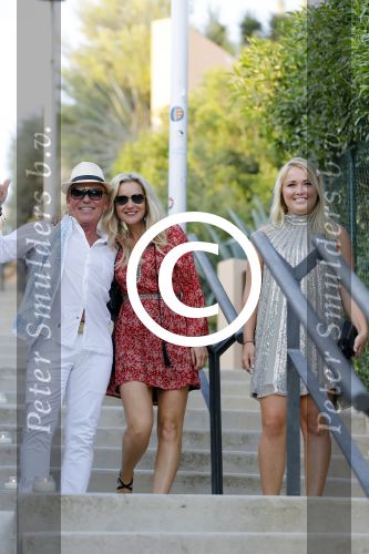 ibiza 23 juni 2017
Opening restarant club Xaxa van EWesley Sneijder en zijn vrouw Yolanthe Sneijder Cabau op eht strand van Cala Tarida. Sonja Bakker en haar man Jan Reus